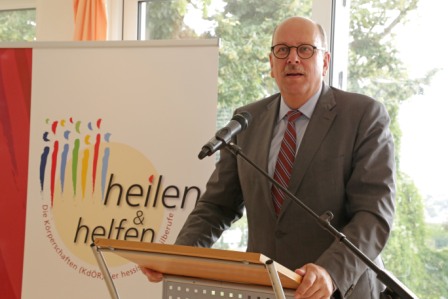 Pressebild web Sommerempfang Bündnis heilen und helfen_Staatsminister Stefan Grüttner_Foto_KZVH