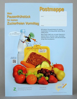Vorschaubild_Postmappe_Frontseite_hoch_2025_Foto_Maul