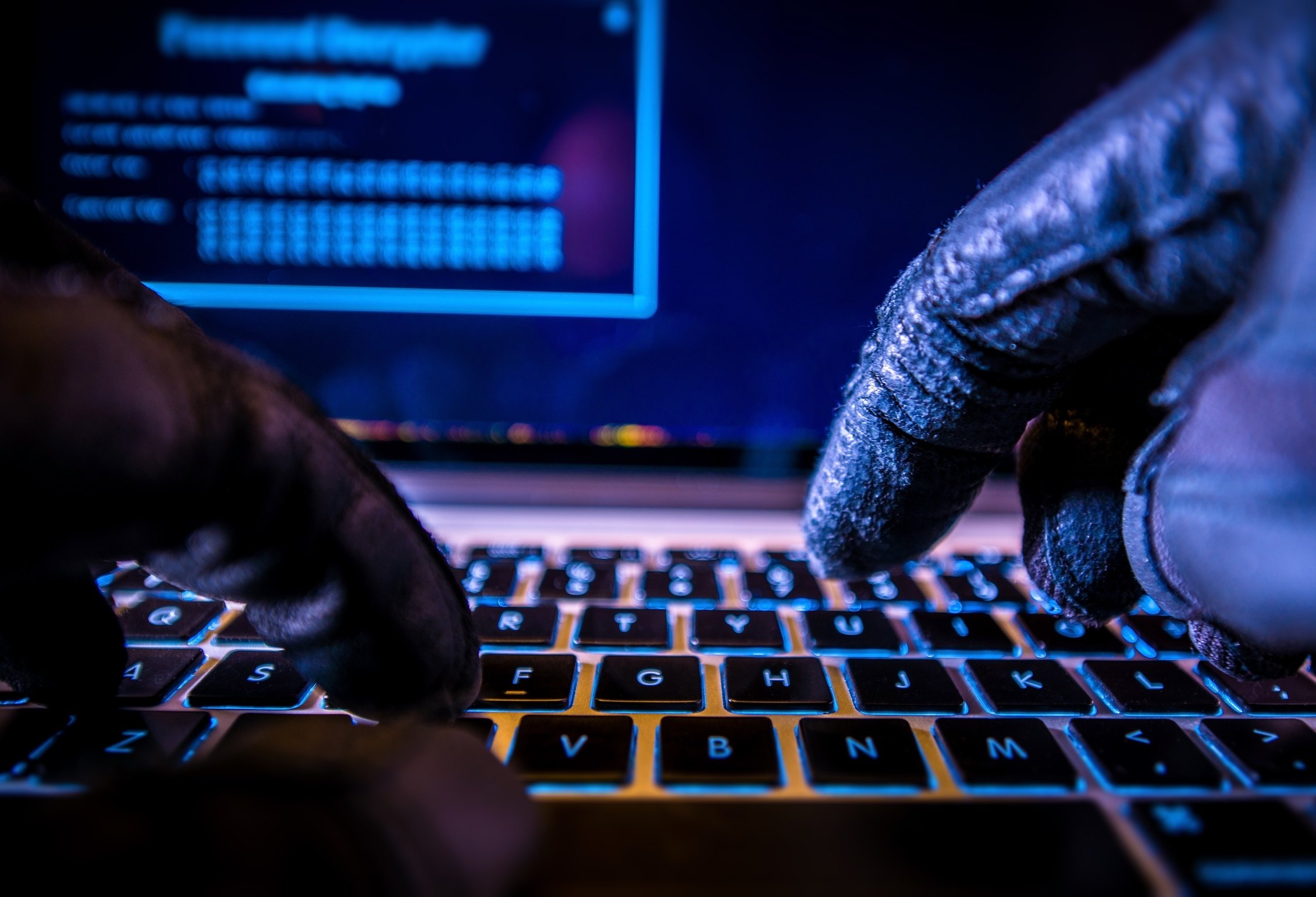 Teaser_Hacker_Fotolia