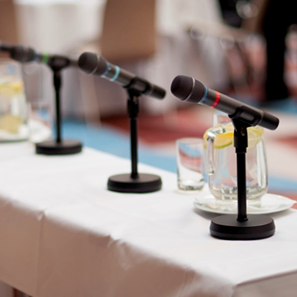 Teaser_Mikrofone_ iStock_pojoslawi_quadr.