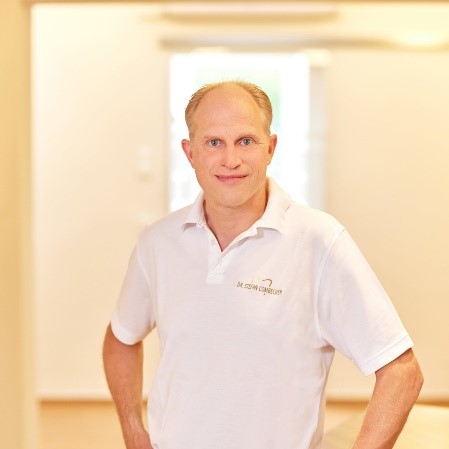 Bild_Zähne zeigen_Statement_Dr. Stefan Combecher